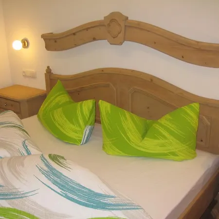 豪斯尚内齐酒店 公寓 *